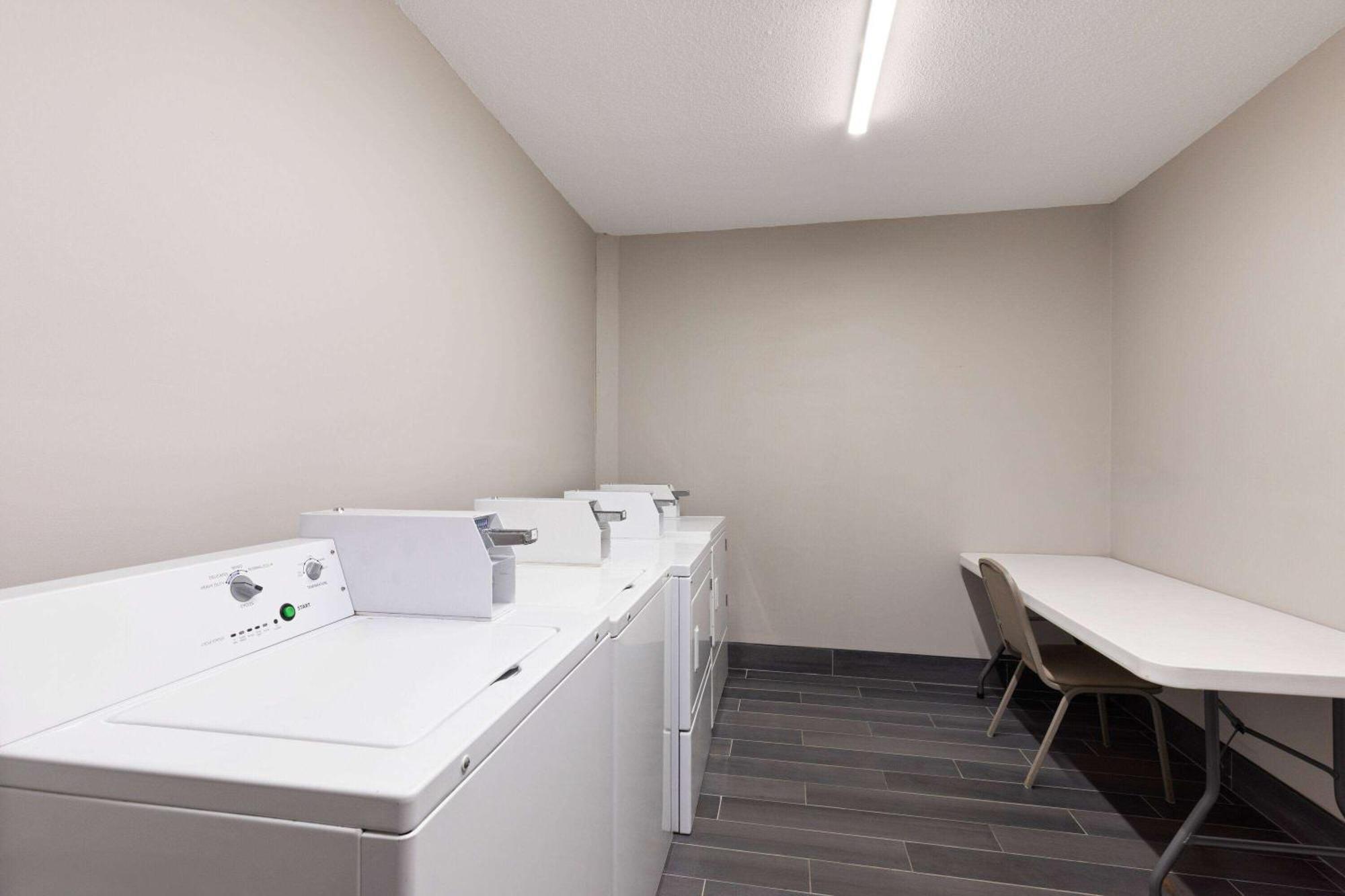 Ramada By Wyndham Studio Suites Dothan Exterior foto