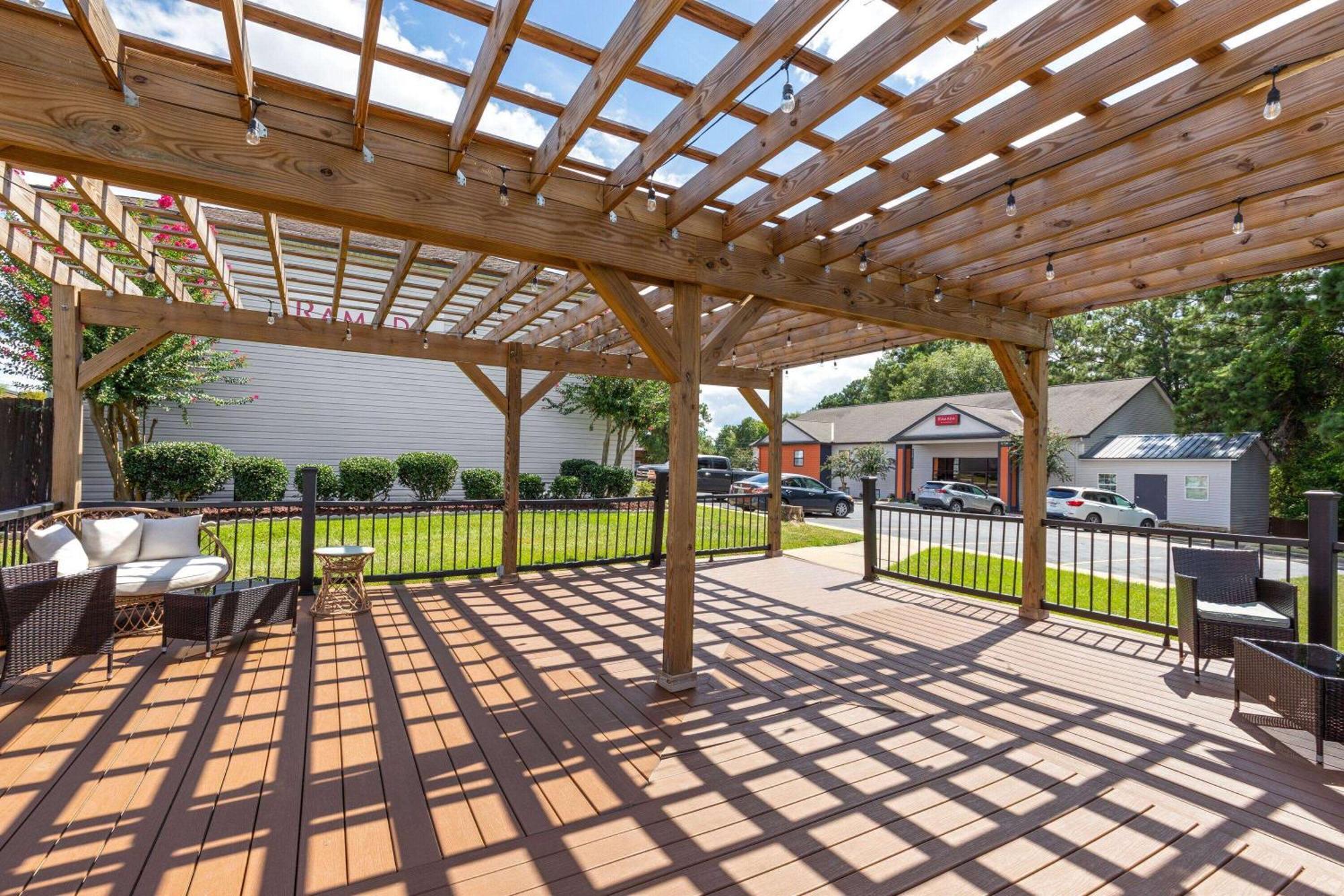 Ramada By Wyndham Studio Suites Dothan Exterior foto
